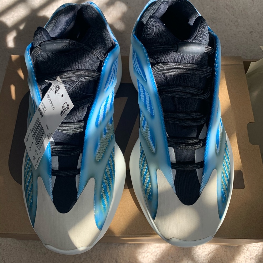Adidas Yeezy Arzareth 700 V3